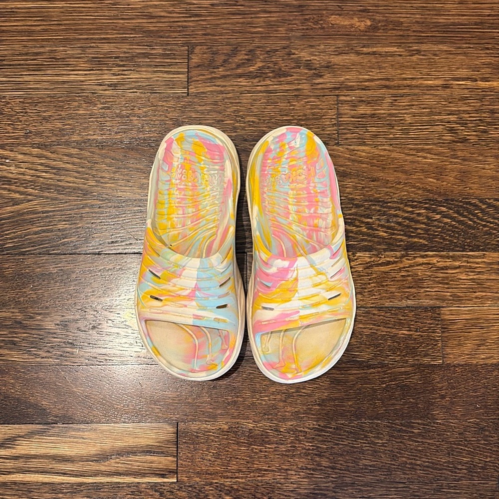 Hoka recovery slide
